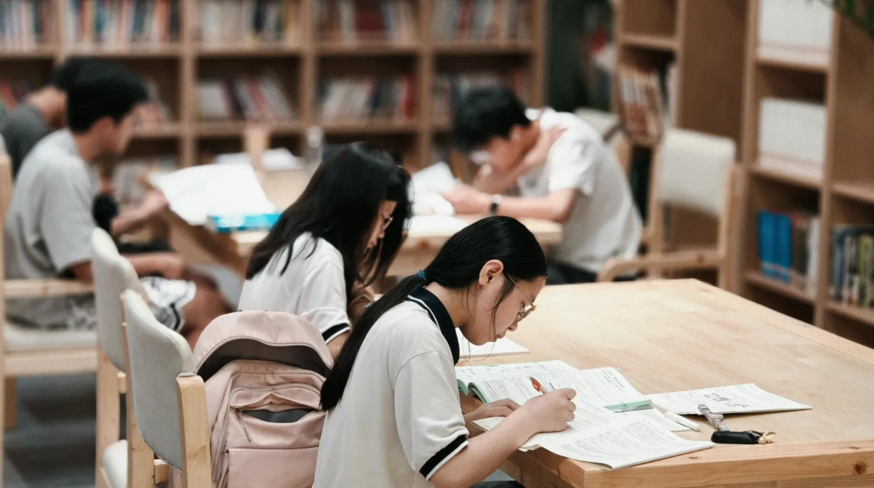 Mobiliário para biblioteca escolar como montar o ambiente